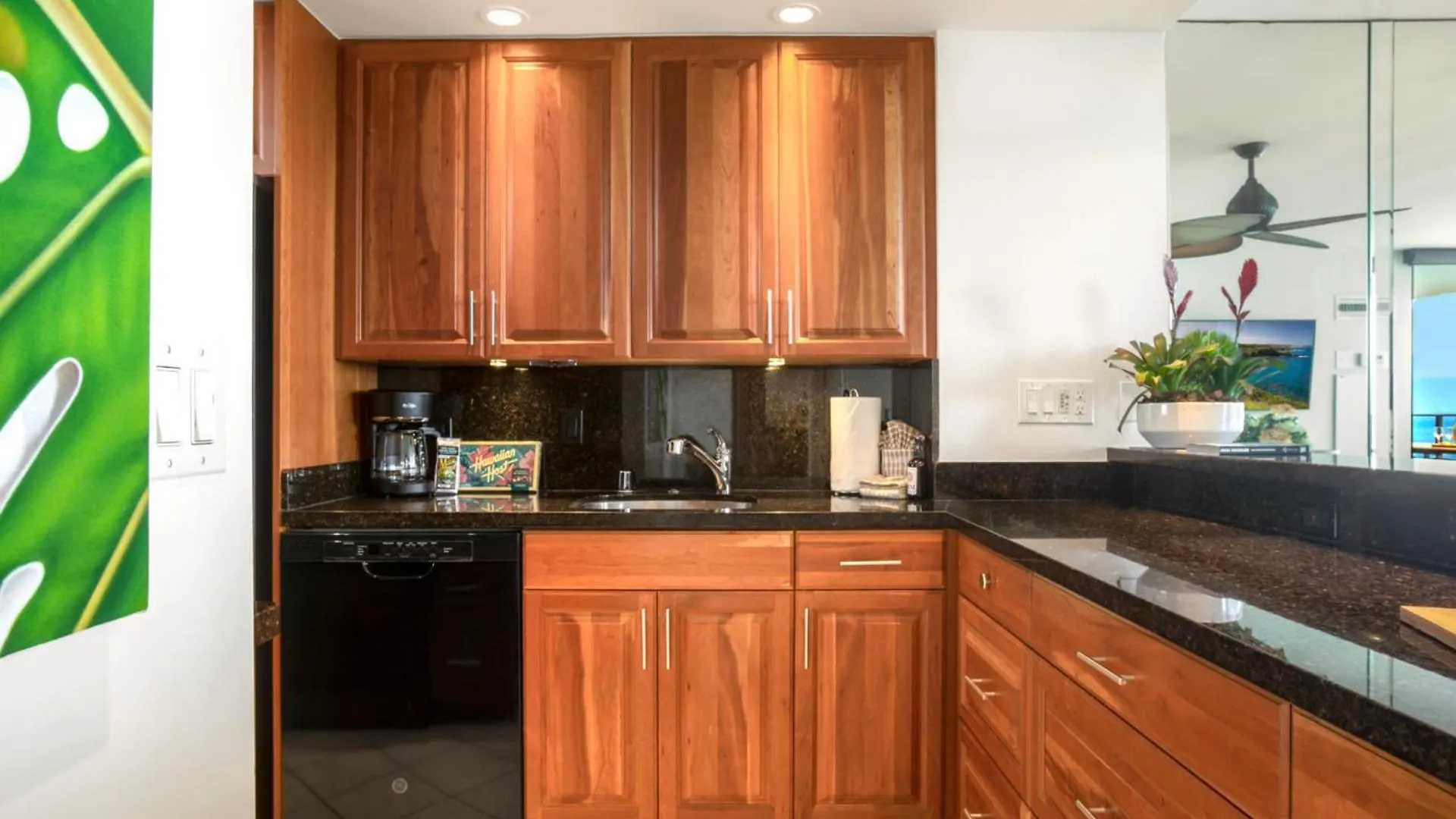 Kbm Resorts Free Car Mahana Oceanfront 1-Bedroom Penthouse With Gorgeous Sunsets Mah-1006 0*, カアナパリ