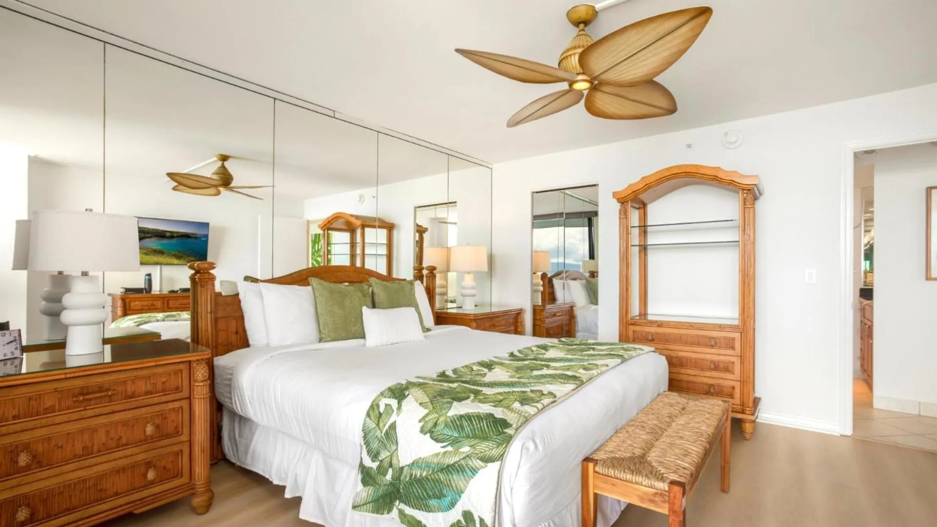Kbm Resorts Free Car Mahana Oceanfront 1-Bedroom Penthouse With Gorgeous Sunsets Mah-1006 Kaanapali